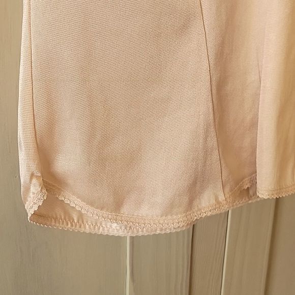 Vtg Maidenform Sweet Nothings Nylon Camisole Lingerie V-Neck Lace Size 36 Peach - Picture 5 of 7